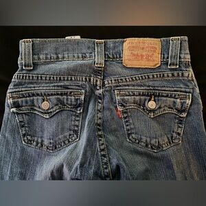 Levi 542 jeans. Size 4. Low rise flare